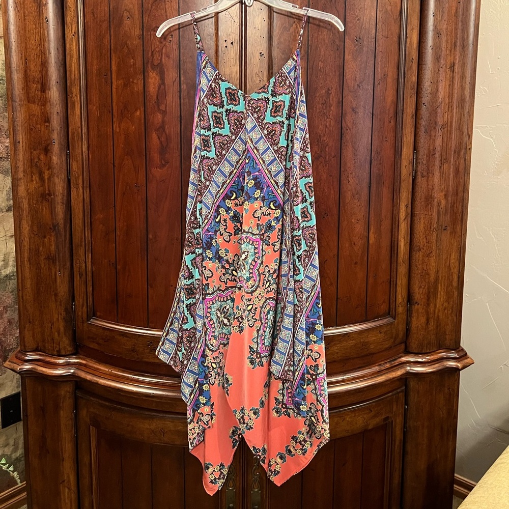 Handkerchief sleeveless dress made by ing
